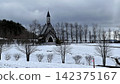 A pastoral village on a snowy day 142375167