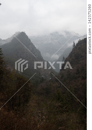 在尼泊爾喜馬拉雅山健行路線上看到的景色 在尼泊爾喜馬拉雅山健行路線上看到的景色 142375260