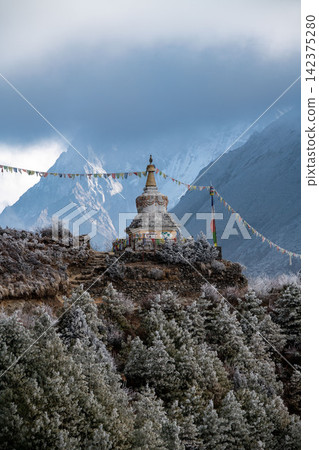 在尼泊爾喜馬拉雅山健行路線上看到的景色 在尼泊爾喜馬拉雅山健行路線上看到的景色 142375280