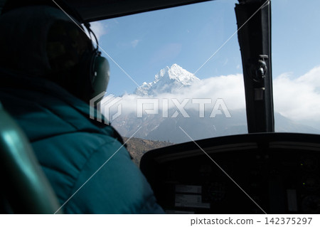 Scenery seen on the Himalayan trail in Nepal 142375297