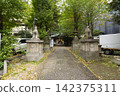 Tokyo, Japan - Nov 20,2024 : Inarikio Shrine, a small shrine in Shinjuku area in Tokyo, Japan on Nov 20,2024. 142375311