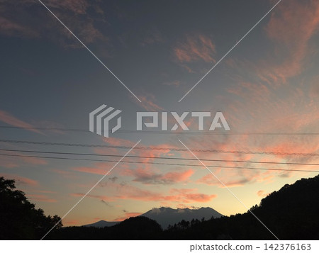 信州禦嶽山與日落的天空 信州禦嶽山與日落的天空 142376163
