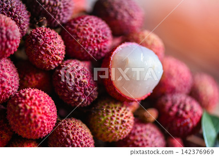 Close up lychee fruit , fresh ripe lychee peeled from lychee tree at tropical fruit Thailand in summer Close up lychee fruit , fresh ripe lychee peeled from lychee tree at tropical fruit Thailand in summer 142376969