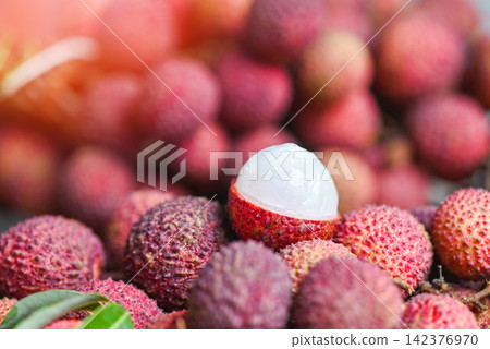 Close up lychee fruit , fresh ripe lychee peeled from lychee tree at tropical fruit Thailand in summer Close up lychee fruit , fresh ripe lychee peeled from lychee tree at tropical fruit Thailand in summer 142376970