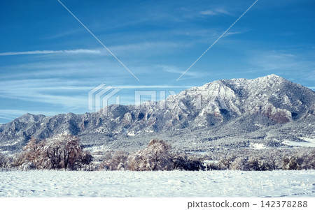 Snowy Mountain Landscape Under Clear Blue Winter Sky Snowy Mountain Landscape Under Clear Blue Winter Sky 142378288