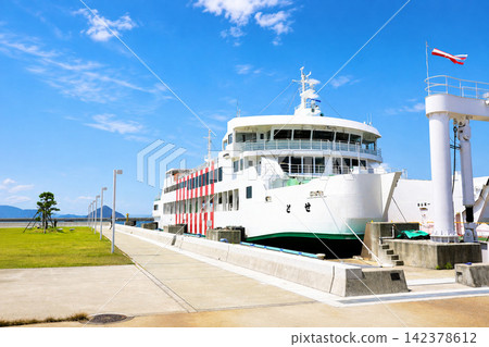 位於世界著名的藝術聖地直島(香川縣香川郡直島町) 位於世界著名的藝術聖地直島(香川縣香川郡直島町) 142378612