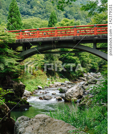 山谷上的紅橋 山谷上的紅橋 142379181