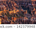 Bryce Canyon Sunrise View 142379948