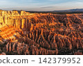 Bryce Canyon Sunrise View 142379952