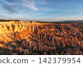 Bryce Canyon Sunrise View 142379954