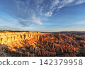 Bryce Canyon Sunrise View 142379958