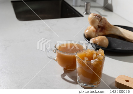 Bone broth for drinking: functional health, inner beauty, and joint flexibility Bone broth for drinking: functional health, inner beauty, and joint flexibility 142380056