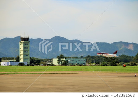 Air Self Defense Force T4 Training Machine Air Self Defense Force T4 Training Machine 142381568