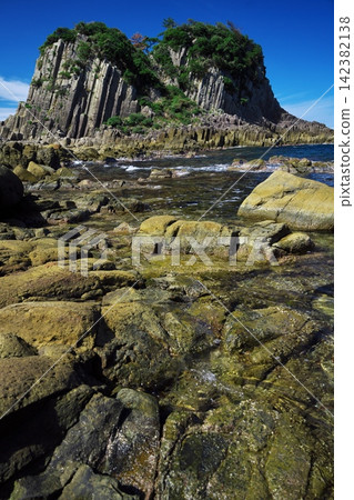 Hokoshima under a clear autumn sky Hokoshima under a clear autumn sky 142382138