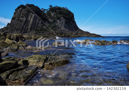 Hokoshima under a clear autumn sky 142382139