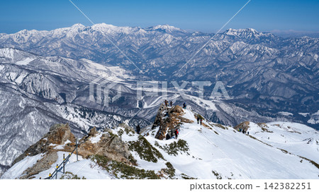 冬季從唐松山眺望八方根山道 142382251