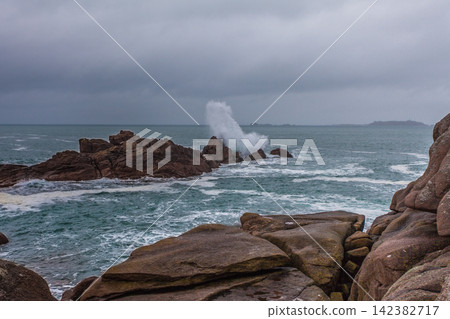 Perros Guirec, Ploumanac'h Lighthouse, Mean Ruz Lighthouse, la Manche,at winter, rocks and waves Perros Guirec, Ploumanac'h Lighthouse, Mean Ruz Lighthouse, la Manche,at winter, rocks and waves 142382717