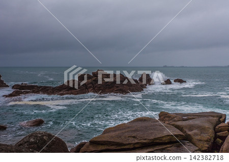 Perros Guirec, Ploumanac'h Lighthouse, Mean Ruz Lighthouse, la Manche,at winter, rocks and waves Perros Guirec, Ploumanac'h Lighthouse, Mean Ruz Lighthouse, la Manche,at winter, rocks and waves 142382718