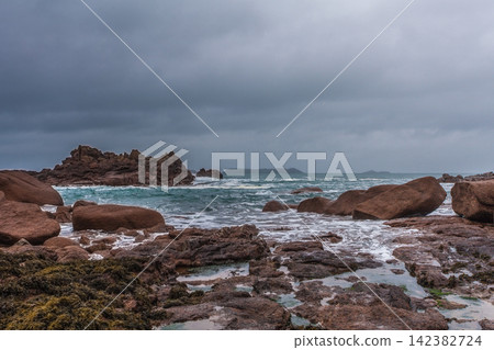 Perros Guirec, Ploumanac'h Lighthouse, Mean Ruz Lighthouse, la Manche,at winter, rocks and waves Perros Guirec, Ploumanac'h Lighthouse, Mean Ruz Lighthouse, la Manche,at winter, rocks and waves 142382724