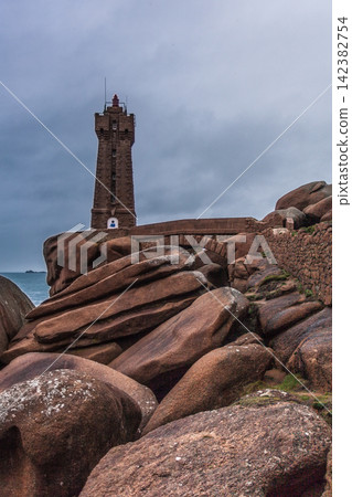 Perros Guirec, Ploumanac'h Lighthouse, Mean Ruz Lighthouse, la Manche,at winter, rocks and waves Perros Guirec, Ploumanac'h Lighthouse, Mean Ruz Lighthouse, la Manche,at winter, rocks and waves 142382754