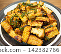 味噌炒炸豆腐和甜椒 味噌炒炸豆腐和甜椒 142382766