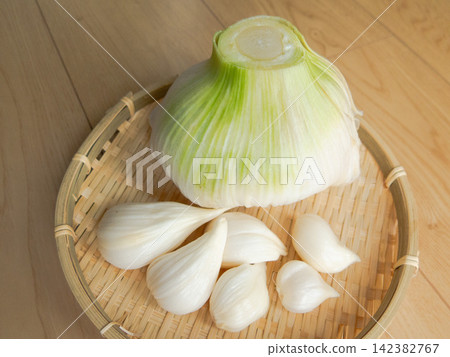 露天種植的巨型大蒜。 142382767