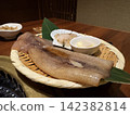 烤魷魚和扇貝 142382814
