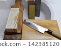 Kitchen knife and whetstone 142385120