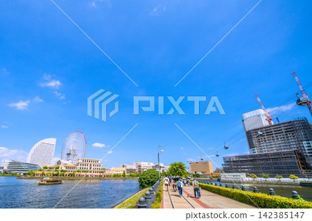 A view of Yokohama, Japan, including the giant Ferris wheel, Pacifico Yokohama, Anniversaire Minato Mirai Yokohama, and traditional Japanese houseboats. A view of Yokohama, Japan, including the giant Ferris wheel, Pacifico Yokohama, Anniversaire Minato Mirai Yokohama, and traditional Japanese houseboats. 142385147