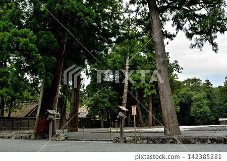 Ise Shrine · Inner shrine Ise Shrine · Inner shrine 142385281