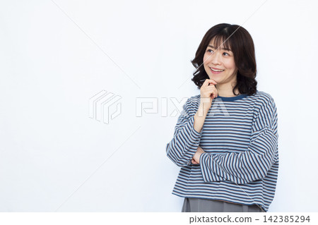 Woman thinking with a smile Woman thinking with a smile 142385294