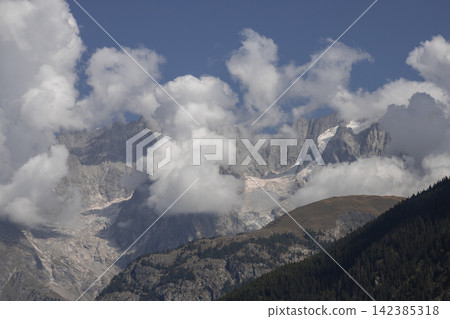Mont blanc massif peaks emerging from alpine clouds Mont blanc massif peaks emerging from alpine clouds 142385318