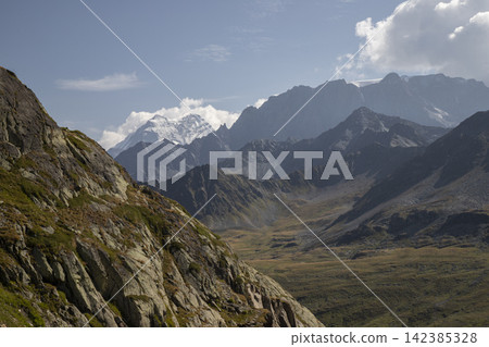 Alpine mountain range with glaciers and sunny sky Alpine mountain range with glaciers and sunny sky 142385328