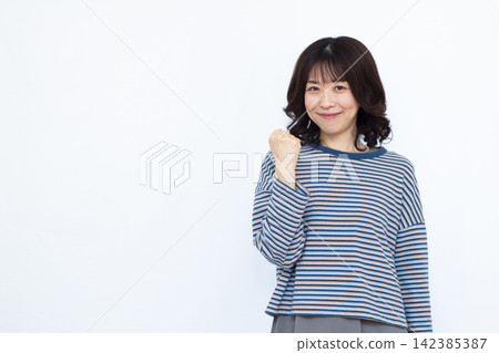 Woman in guts pose Woman in guts pose 142385387