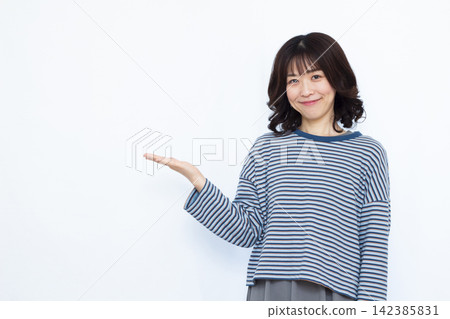 A woman giving an introduction A woman giving an introduction 142385831