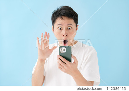 Man, shocked, surprised, lamenting, smartphone Man, shocked, surprised, lamenting, smartphone 142386433