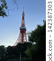 Tokyo Tower seen through the trees 142387303