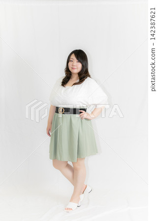 適合在城裡漫步的夏季服裝 適合在城裡漫步的夏季服裝 142387621