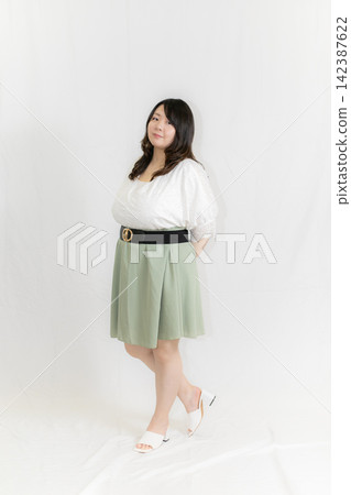 適合在城裡漫步的夏季服裝 適合在城裡漫步的夏季服裝 142387622