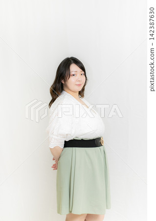 適合在城裡漫步的夏季服裝 適合在城裡漫步的夏季服裝 142387630