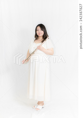 持笛女子 持笛女子 142387827