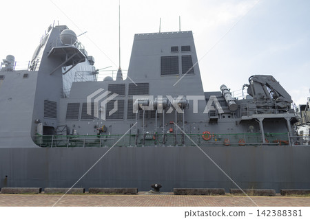 The escort ship Akizuki The escort ship Akizuki 142388381