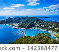 [Chichijima, Asahiyama] A clear blue sky in November and a panoramic view of Futami Port, Omura village, and Nishijima from the mountaintop. 142388477