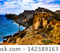 [Ogasawara Islands, Chichijima] March - Steep, uniquely shaped rock formations along the coastline and crystal-clear Bonin Blue sea. 142389163
