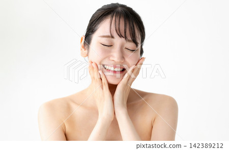 年輕女性的美麗形象 年輕女性的美麗形象 142389212