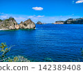 [Ogasawara Islands, Chichijima Island] March - View of the Anijima Strait and the deep blue Bonin Blue from the Denshinzan Line walking trail. 142389408