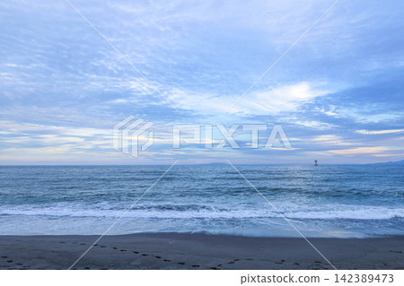 Waves of the Shonan Sea Waves of the Shonan Sea 142389473