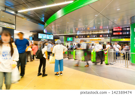 Crowded Shinjuku Station South Exit Crowded Shinjuku Station South Exit 142389474