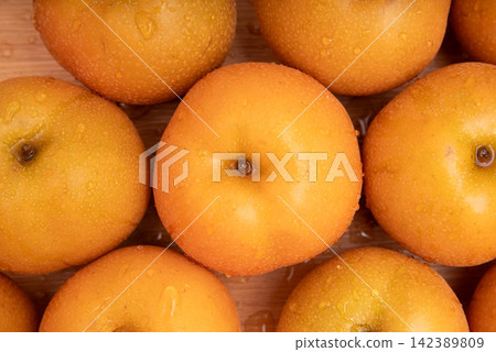 Many pears lined up Many pears lined up 142389809