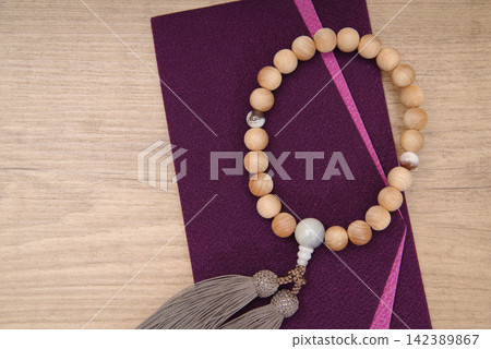 Fukusa and beads Fukusa and beads 142389867